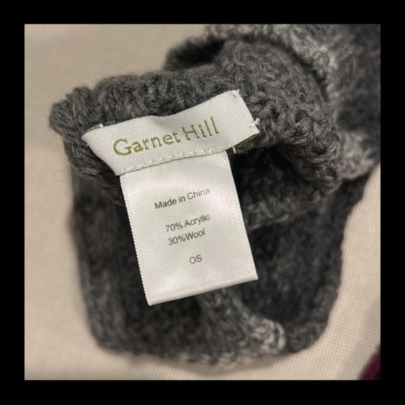 New In Package Garnet Hill Raspberry Knit Fingerless Gloves OS - Picture 5 of 5